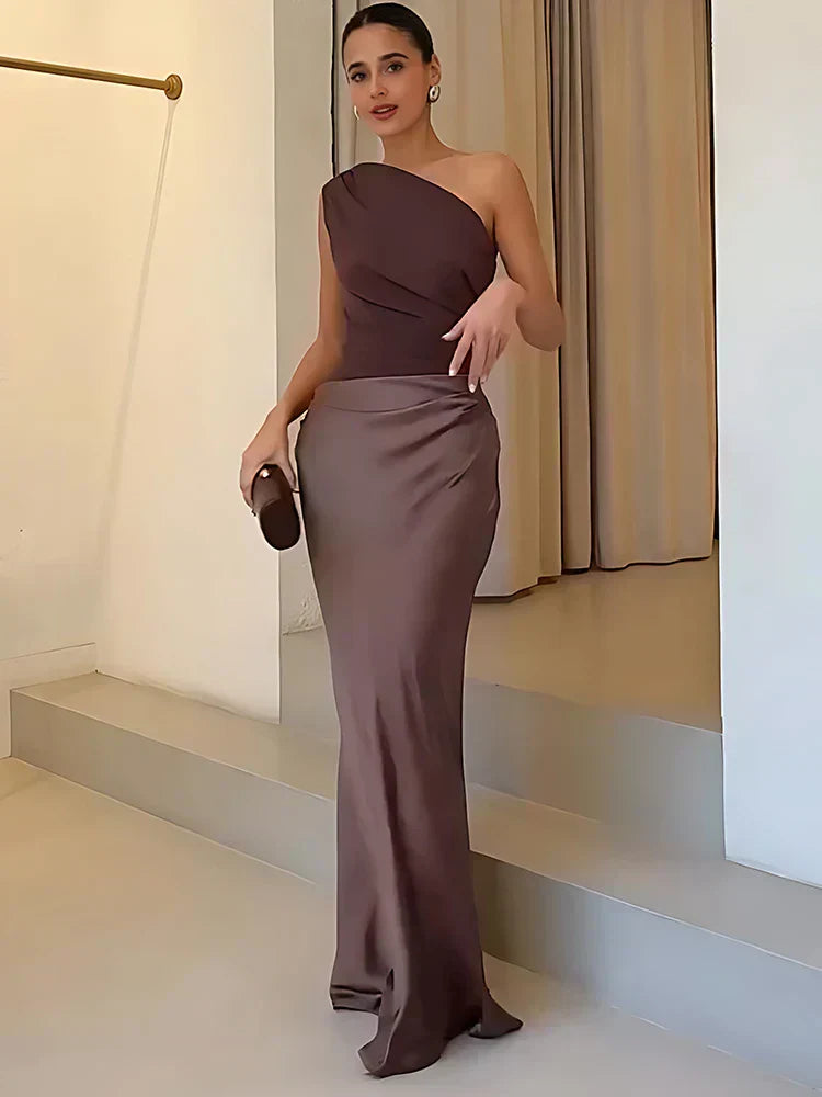 Elegantna maksi haljina koja prati liniju tijela