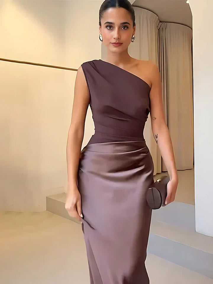 Elegantna maksi haljina koja prati liniju tijela