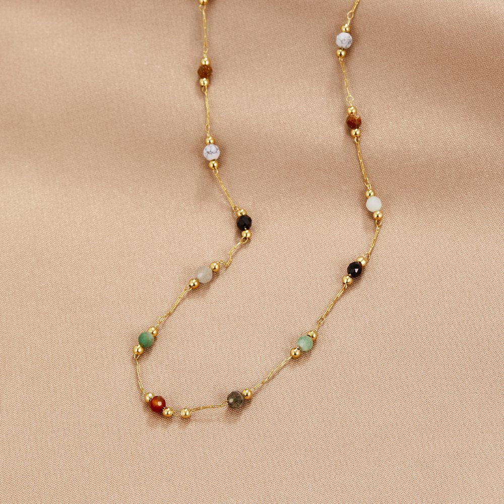 Zlatna choker ogrlica sa šarenim perlicama
