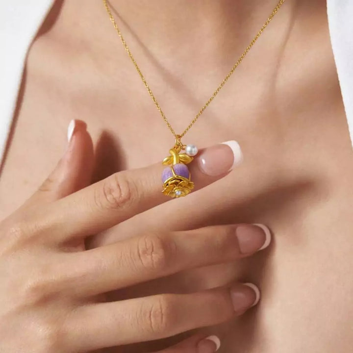 Elegantan privjesak s cvijetom